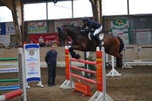 Siegerin Petra Rüder auf "Latigo"