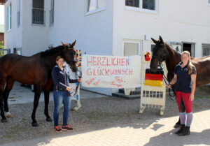 Die beiden Medaillenträger und ihre "Partner" Quelle : Fehmarnsches Tageblatt (Lars Braesch)