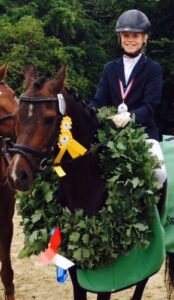 Enna Weilandt und "Niles" werden in Fissau Kreismeister Ponys LK 6