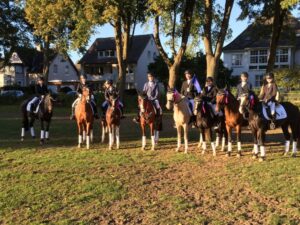 Die sehr junge Ponyabteilung beim Landesturnier in Bad Segeberg 2015.v.l.n.r. Jytte Lil Hviied "Luna Mo", Liesa Marie Rüder "Lando", Mathies Rüder "Gido", Antonius Marrancone "Naomi", Julia Marrancone "Glücksbub", Claire Castagnet "Brave Heart", Enna Weilandt "Daddy Cool", Lene Störtenbecker "Royal Grandeur"