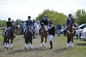 Die Abteilung unter der Regie von Julia Marrancone. v.l.n.r. : Jytte Lil Hviid auf "Luna Mo", Rebecca Kraus auf "Cookie", Skadi Buchardt auf "Max", Julia Marrancone (ohne Pferd), Antonius Marrancone auf "Naomi".