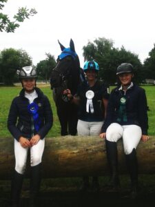 Die drei platzierten Vielseitigkeitsreiter von Schönberg