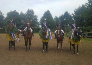 v.l.n.r. Sarah Kraus „Herrich“, Freya Sophie Langhans „Emma Peel“, Enna Weilandt, „Quizmaster“, Jannies Schaumann „Wiola“ und Rebecca Kraus „Cookie“.